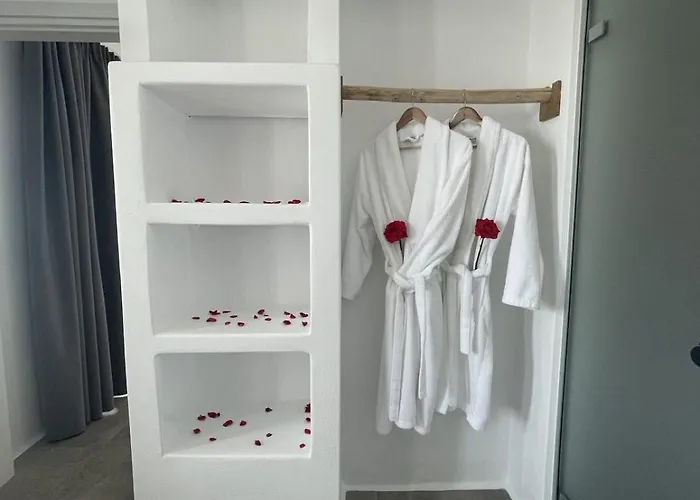 La Grande Vue-private Hilltop With Private Pools