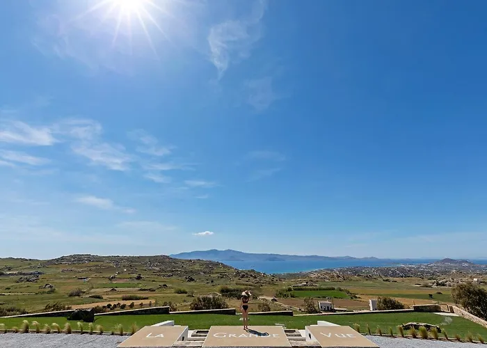 Villa La Grande Vue-private Hilltop With Private Pools